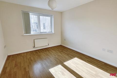 2 bedroom flat to rent, Glen Avon House, ,