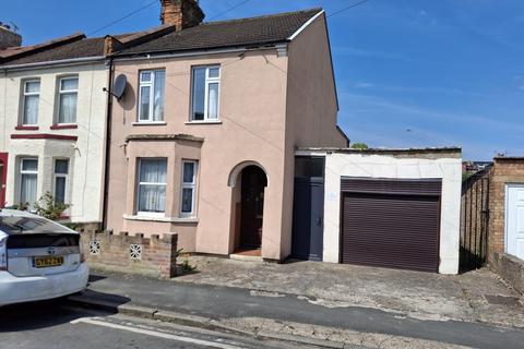 3 bedroom semi-detached house for sale - Watford, Hertfordshire, WD18