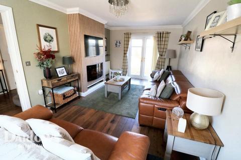 4 bedroom semi-detached house for sale, Lakeside Way, Nantyglo