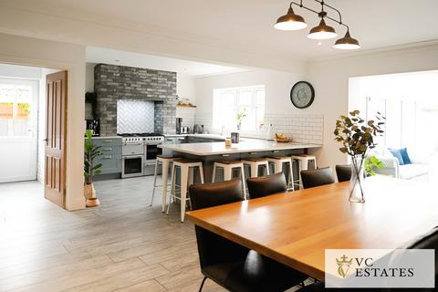 4 bedroom detached house for sale, Botley Road, Eastleigh SO50