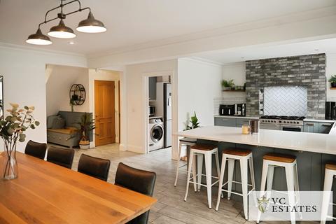 4 bedroom detached house for sale, Botley Road, Eastleigh SO50