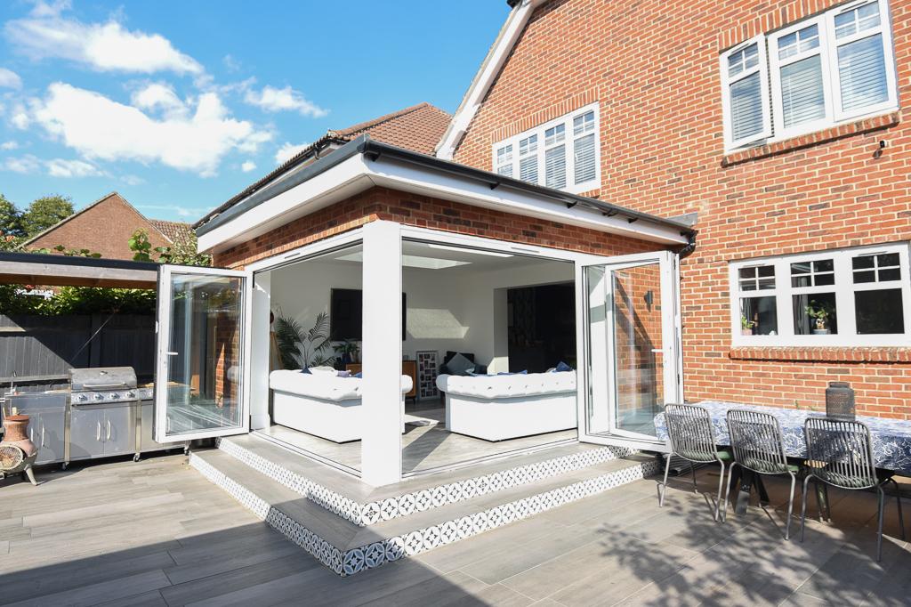 Bi- folds on extention