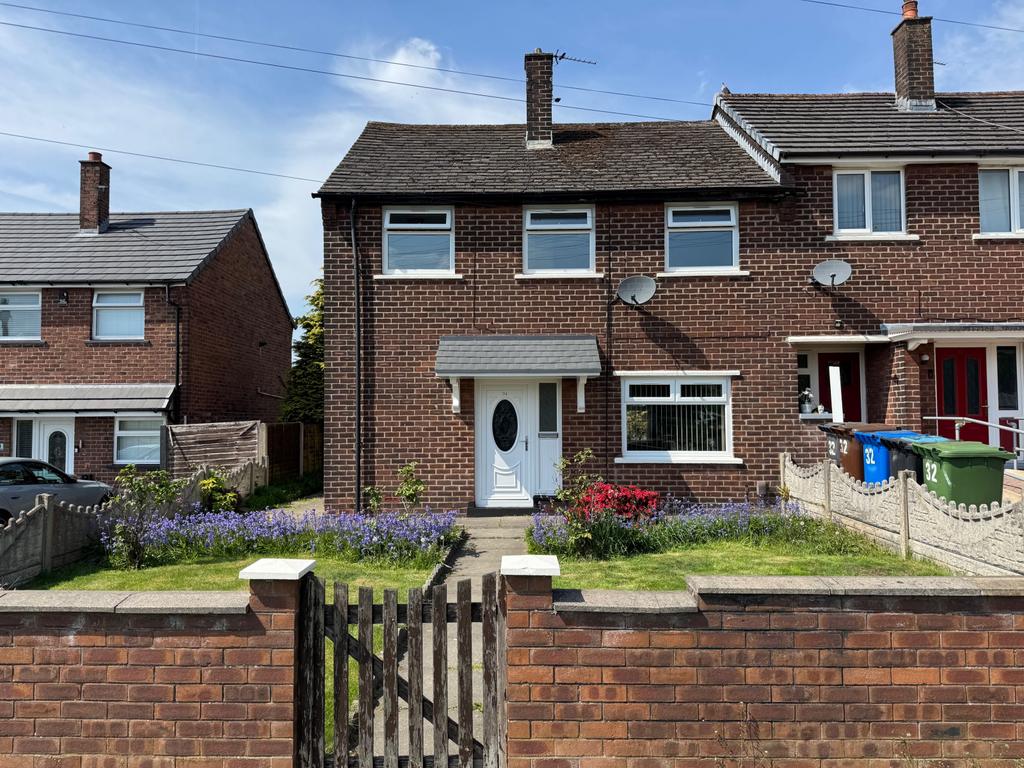 3 Bedroom End Terrace House For Sale