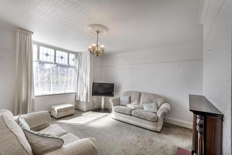 13 Brecks Crescent, Rotherham, S65 3HZ
