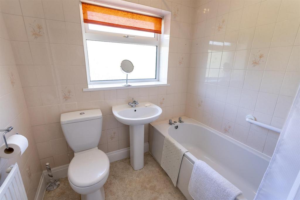 DSC 3807-Edit bathroom.JPG