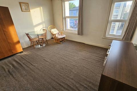 1 bedroom flat to rent, Wellington Road South, Stockport SK2