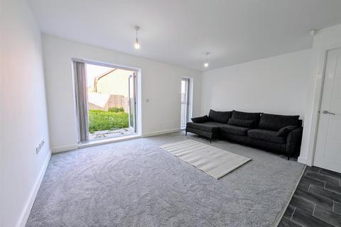 4 bedroom semi-detached house to rent, Darmonds Green Avenue, Liverpool