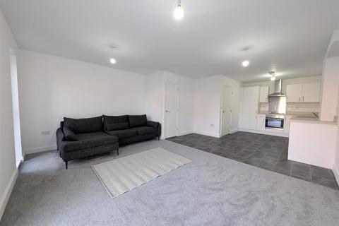 4 bedroom semi-detached house to rent, Darmonds Green Avenue, Liverpool