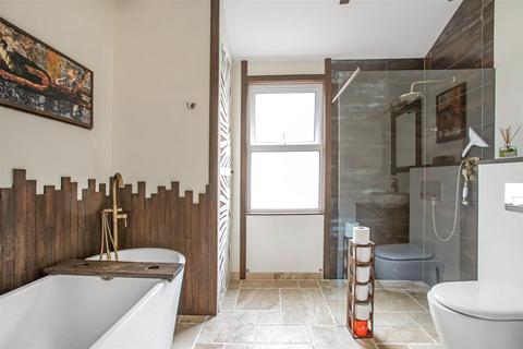 17 Lower Road, Kenley, CR8 5NH