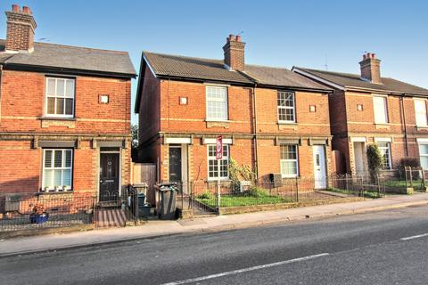 2 bedroom semi-detached house to rent, Beehive Lane, Chelmsford