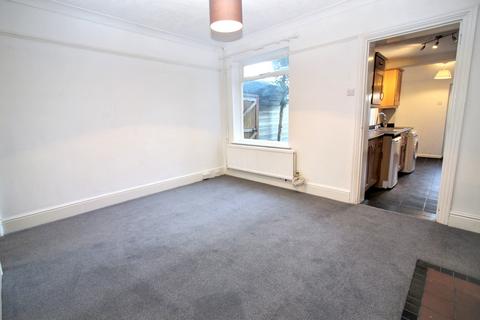 2 bedroom semi-detached house to rent, Beehive Lane, Chelmsford
