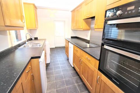 2 bedroom semi-detached house to rent, Beehive Lane, Chelmsford