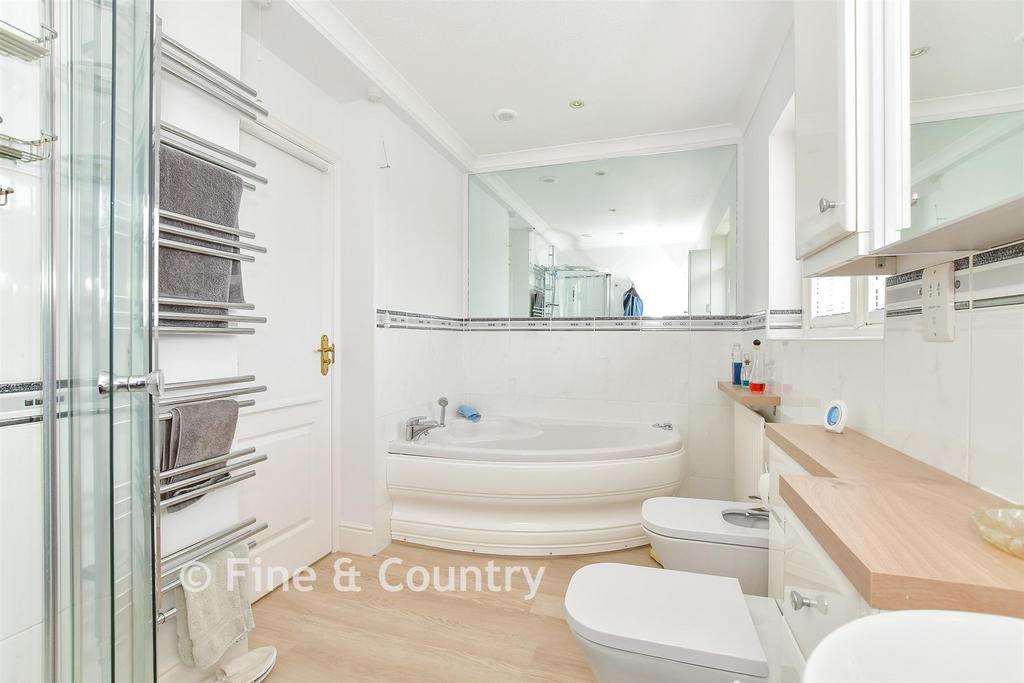 En-Suite Bathroom