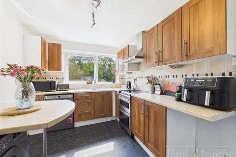 2 bedroom flat for sale, Hawkhirst Road, Kenley