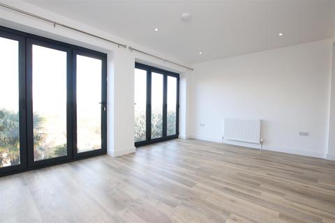 4 bedroom semi-detached house to rent, Solsbury Way, Bath BA1