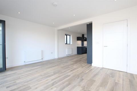 4 bedroom semi-detached house to rent, Solsbury Way, Bath BA1