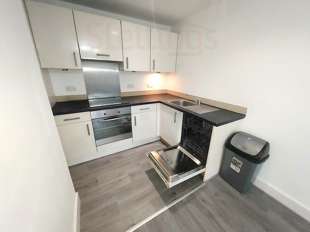 2 bedrooms, 2 bathrooms purpuse build flat in Hen