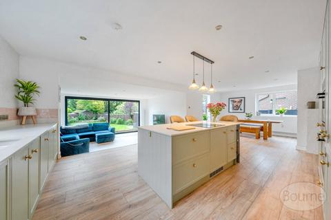 undefined, Lower Guildford Road, Knaphill, Woking, Surrey, GU21