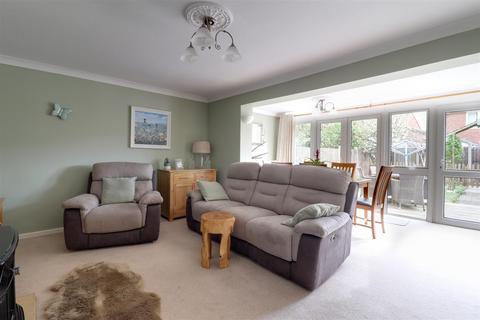 21 Knapp Lane, Cam, Dursley, GL11 5LS