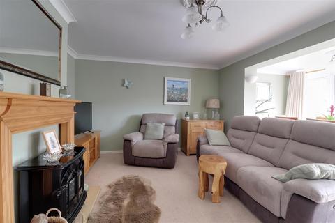 21 Knapp Lane, Cam, Dursley, GL11 5LS