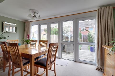 21 Knapp Lane, Cam, Dursley, GL11 5LS
