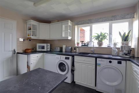 21 Knapp Lane, Cam, Dursley, GL11 5LS