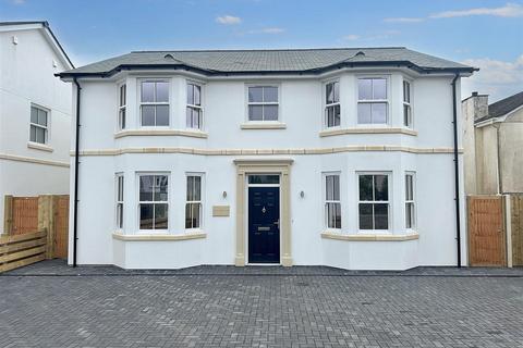 5 bedroom detached house to rent, Falmouth Road, Helston