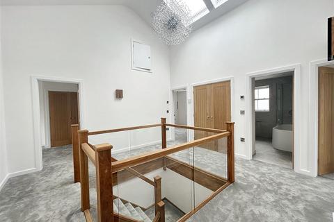 5 bedroom detached house to rent, Falmouth Road, Helston