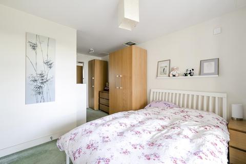 2 bedroom apartment for sale, Barrier Point, London, E16