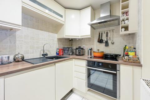 2 bedroom apartment for sale, Barrier Point, London, E16