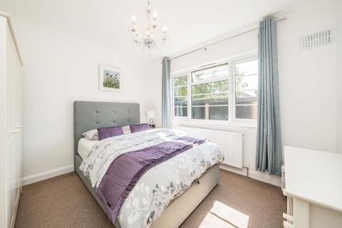 undefined, Hampton Road, Twickenham TW2