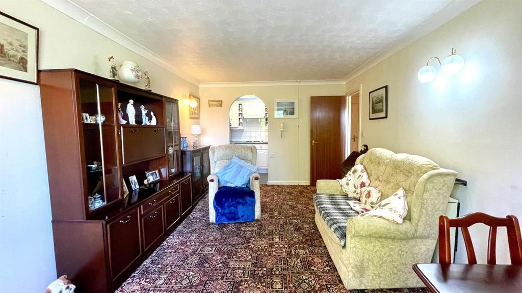 Lounge/dining area