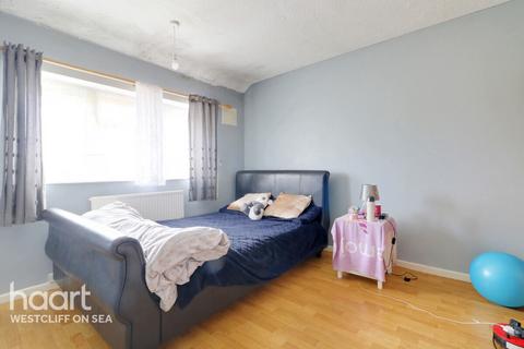 3 bedroom semi-detached house for sale, Mendip Crescent, Westcliff-On-Sea