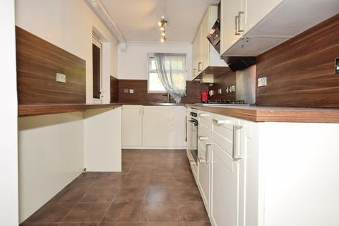 4 bedroom terraced house to rent, Clayburn Circle Basildon SS14
