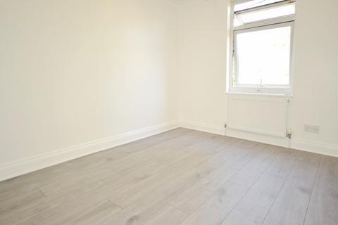 4 bedroom terraced house to rent, Clayburn Circle Basildon SS14