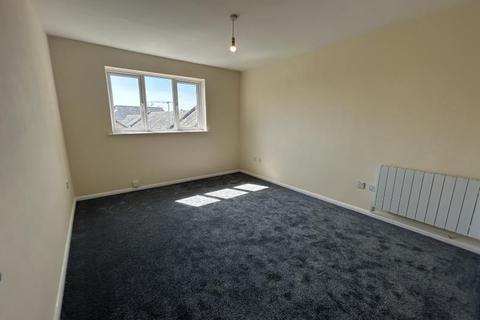 2 bedroom flat to rent, High Street, Barnstaple, EX31 1HX
