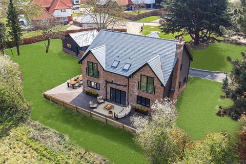 4 bedroom detached house for sale, Sparlings Farm, Chelmsford Road, Dunmow