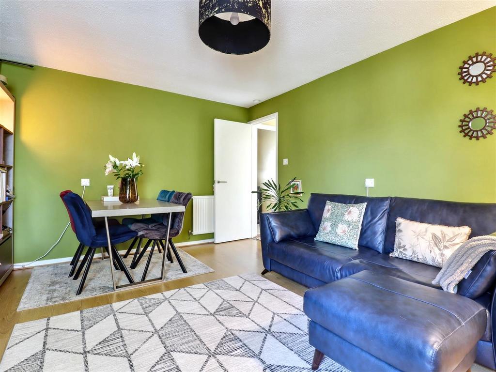 Sitting/dining room