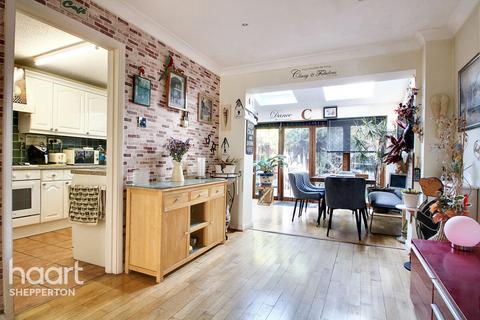 3 bedroom end of terrace house for sale, Magdalene Road, Shepperton