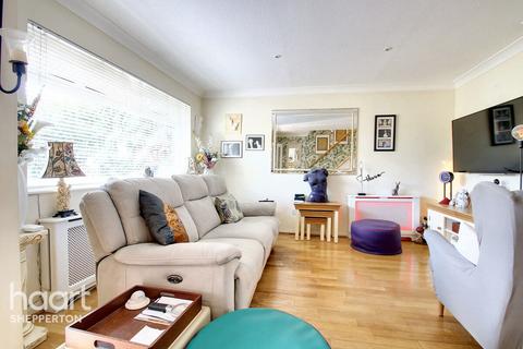 3 bedroom end of terrace house for sale, Magdalene Road, Shepperton