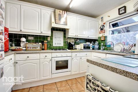 3 bedroom end of terrace house for sale, Magdalene Road, Shepperton