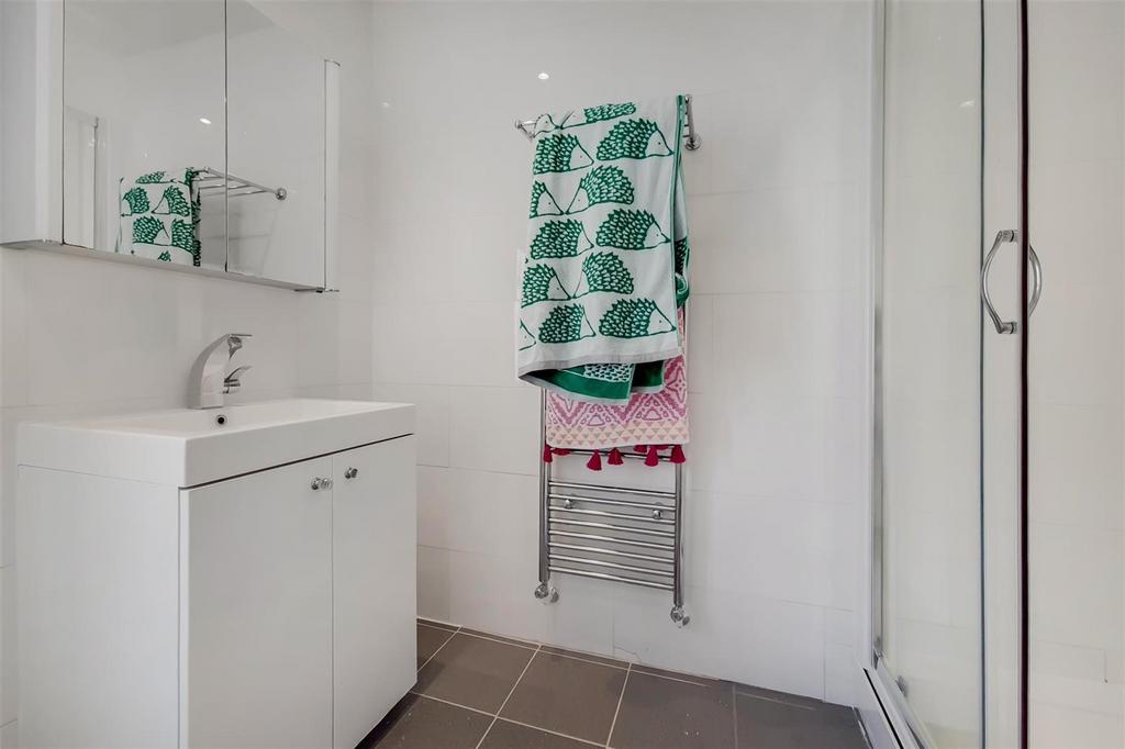 Main En-Suite