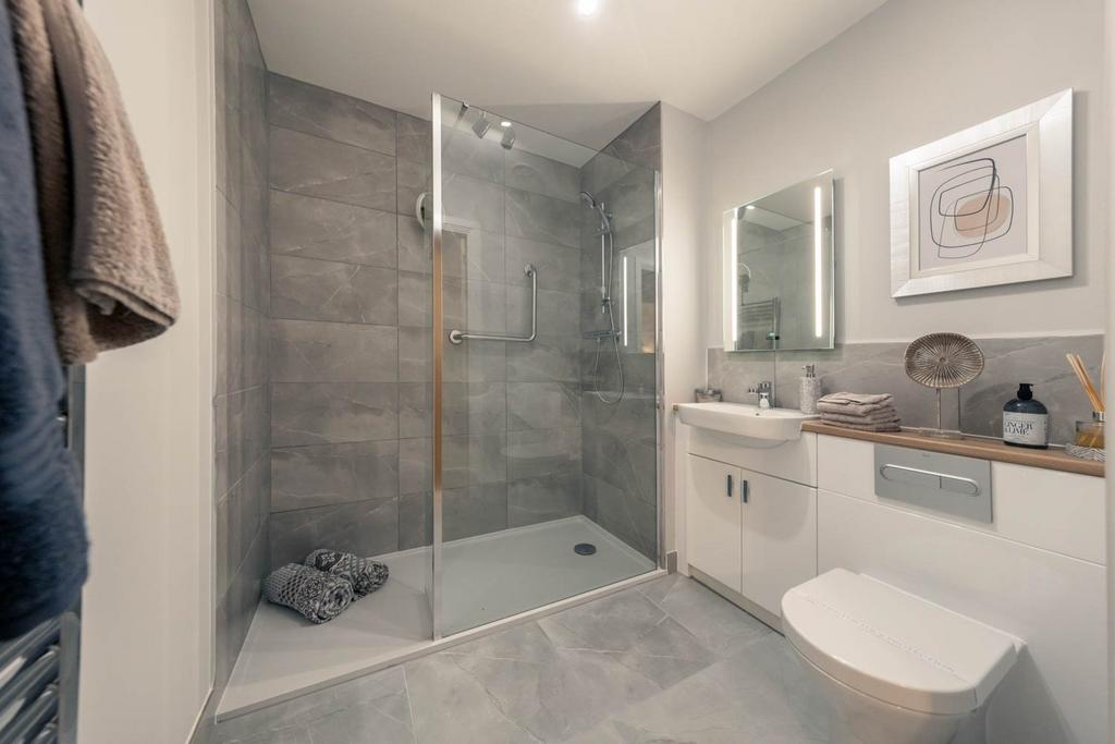 Catherine Place, Melton Mowbray - Shower Room