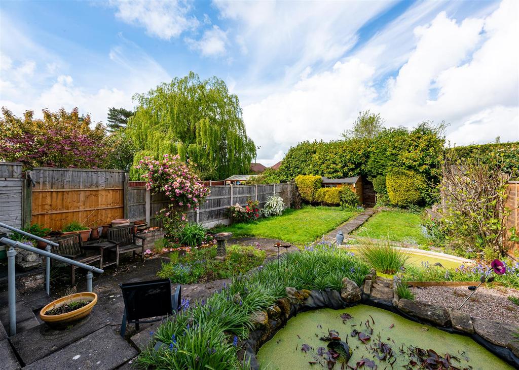 36 Oxbarn Avenue-garden1.jpg