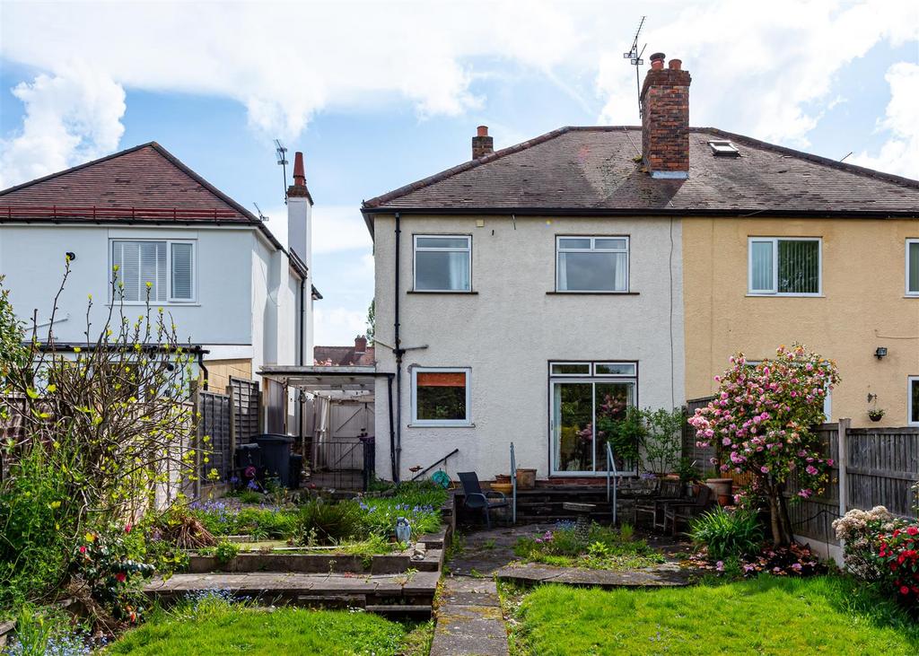 36 Oxbarn Avenue-garden3.jpg
