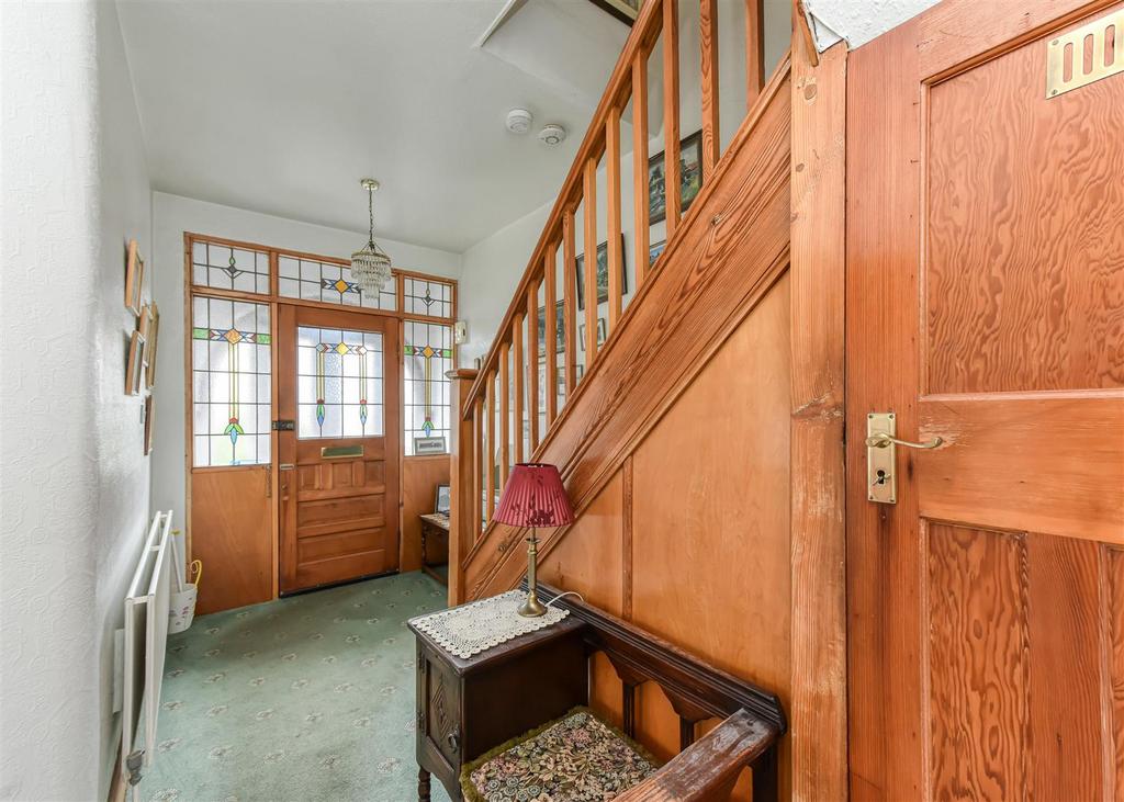 36 Oxbarn Avenue-hall.jpg