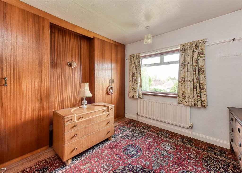 36 Oxbarn Avenue-bed2.jpg