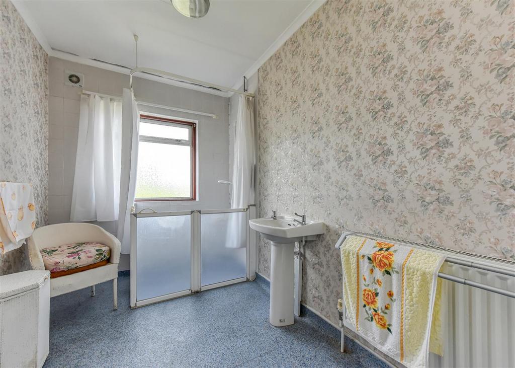 36 Oxbarn Avenue-bathroom.jpg