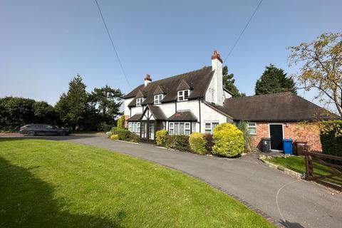 4 bedroom detached house to rent, Watford Gap Road, Lichfield WS14