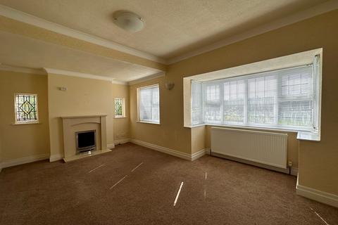 4 bedroom detached house to rent, Watford Gap Road, Lichfield WS14